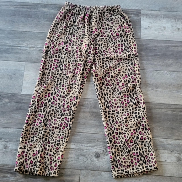 Cheetah print pj pants - Picture 2 of 4